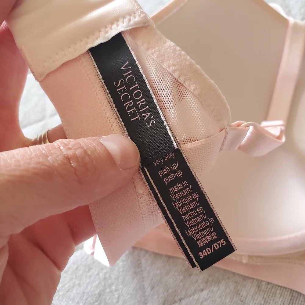 Victoria's‎ Secret Very Sexy Push-up Bra 34D